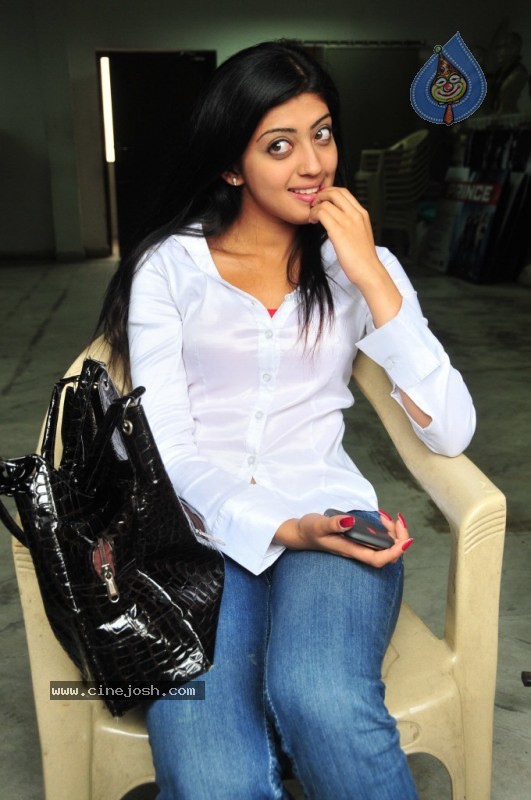 Praneetha Photo Gallery - 43 / 58 photos