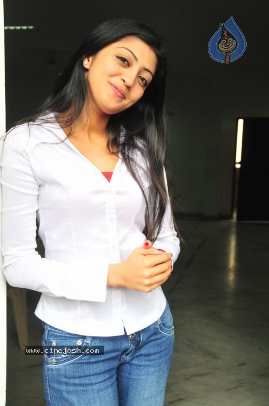 Praneetha Photo Gallery - 47 / 58 photos