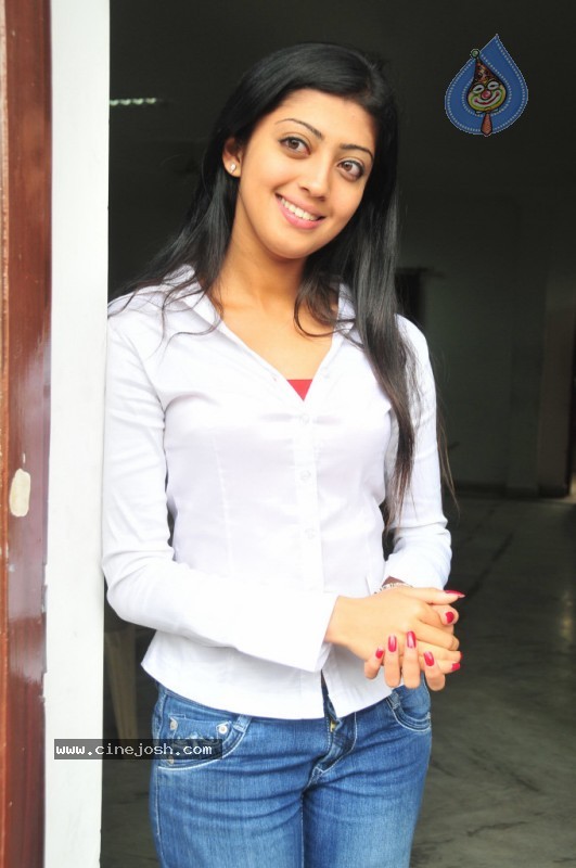 Praneetha Photo Gallery - 51 / 58 photos