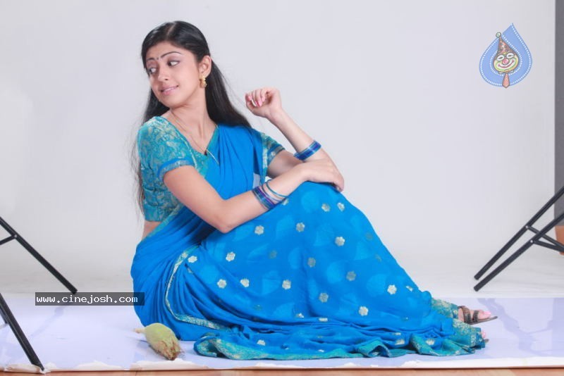 Pranitha New Stills - 10 / 42 photos