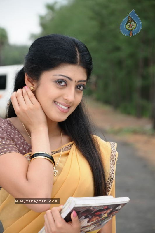 Pranitha New Stills - 39 / 42 photos