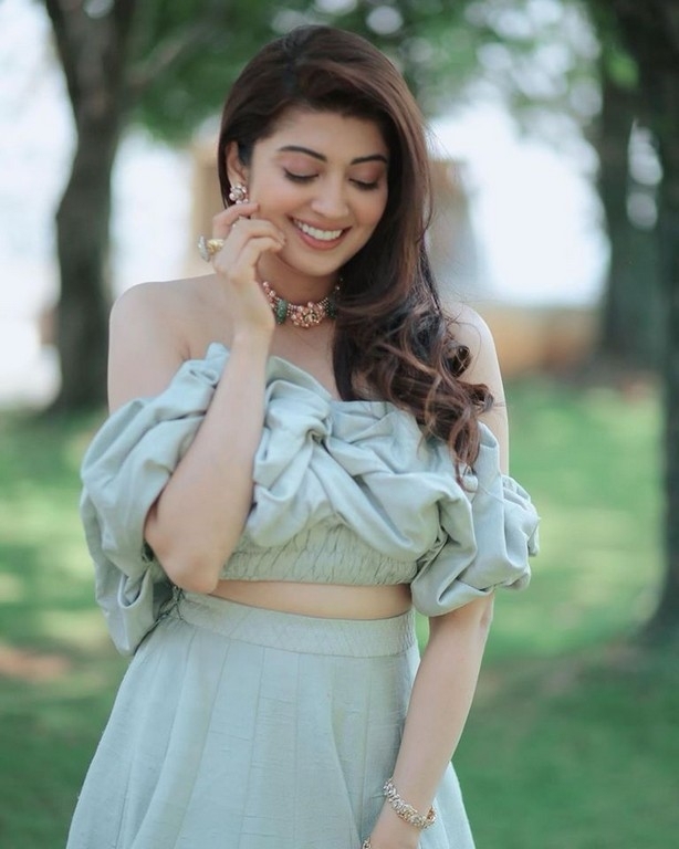 Pranitha Subhash Photos - 2 / 3 photos