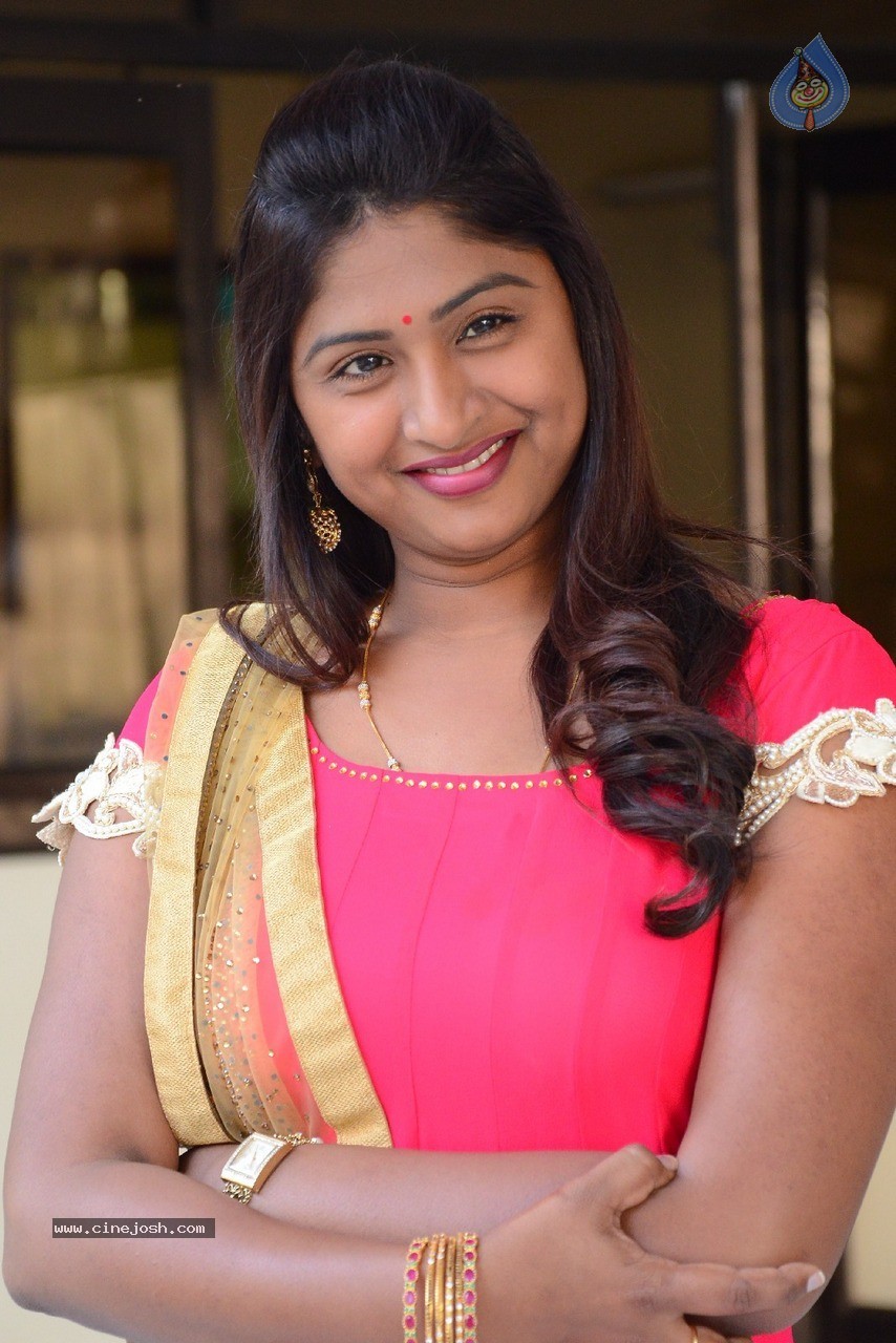 Praveena New Stills - 1 / 41 photos