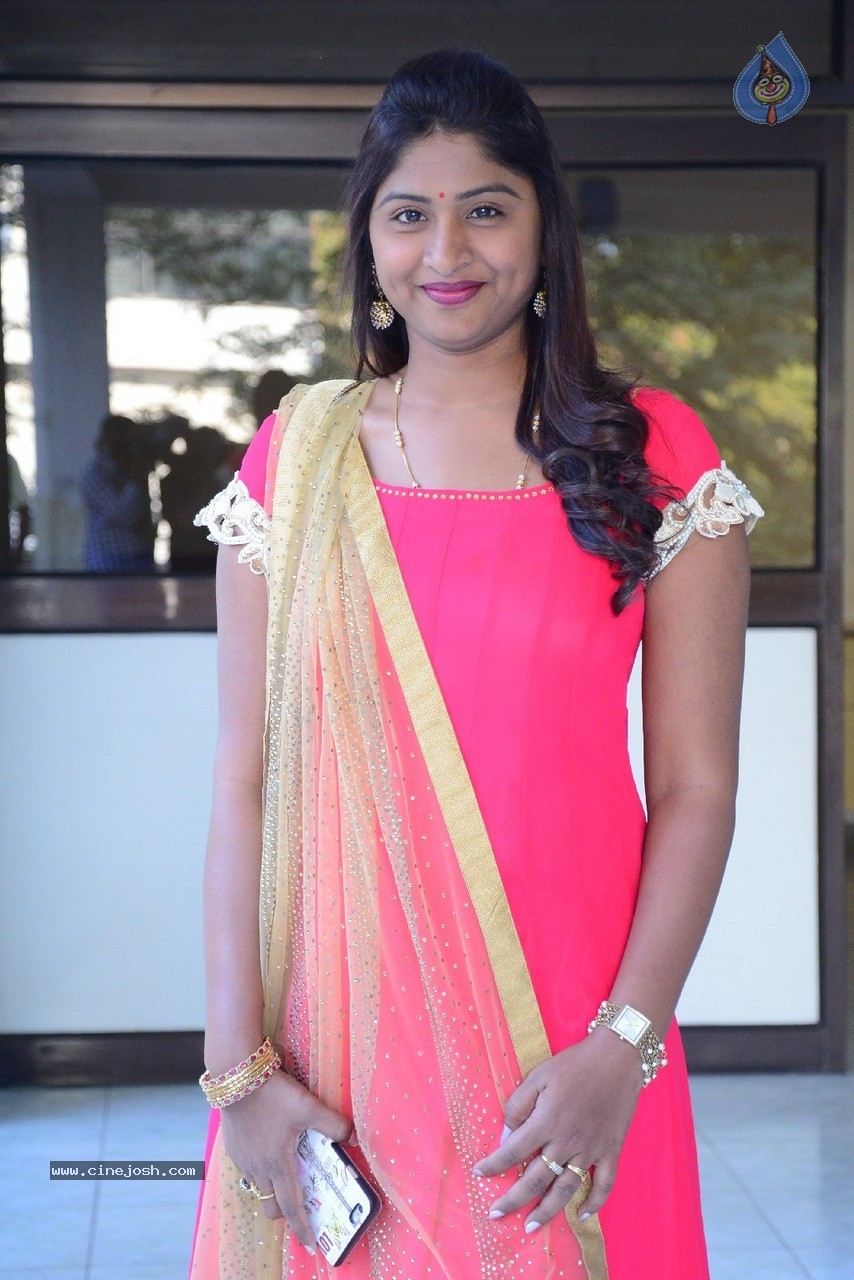 Praveena New Stills - 5 / 41 photos