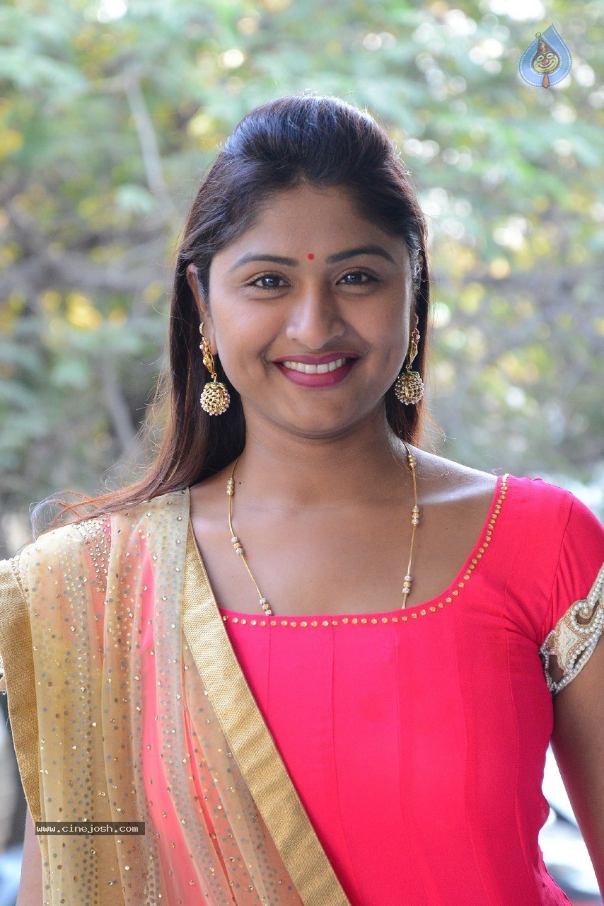 Praveena New Stills - 6 / 41 photos