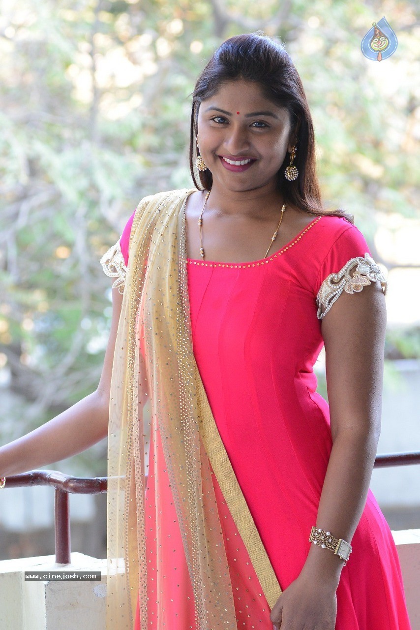 Praveena New Stills - 7 / 41 photos