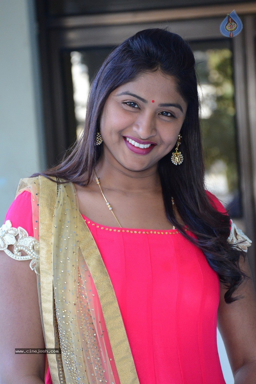 Praveena New Stills - 8 / 41 photos