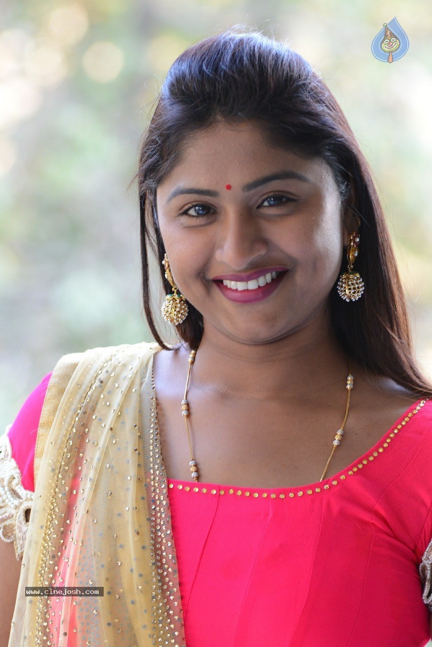 Praveena New Stills - 9 / 41 photos