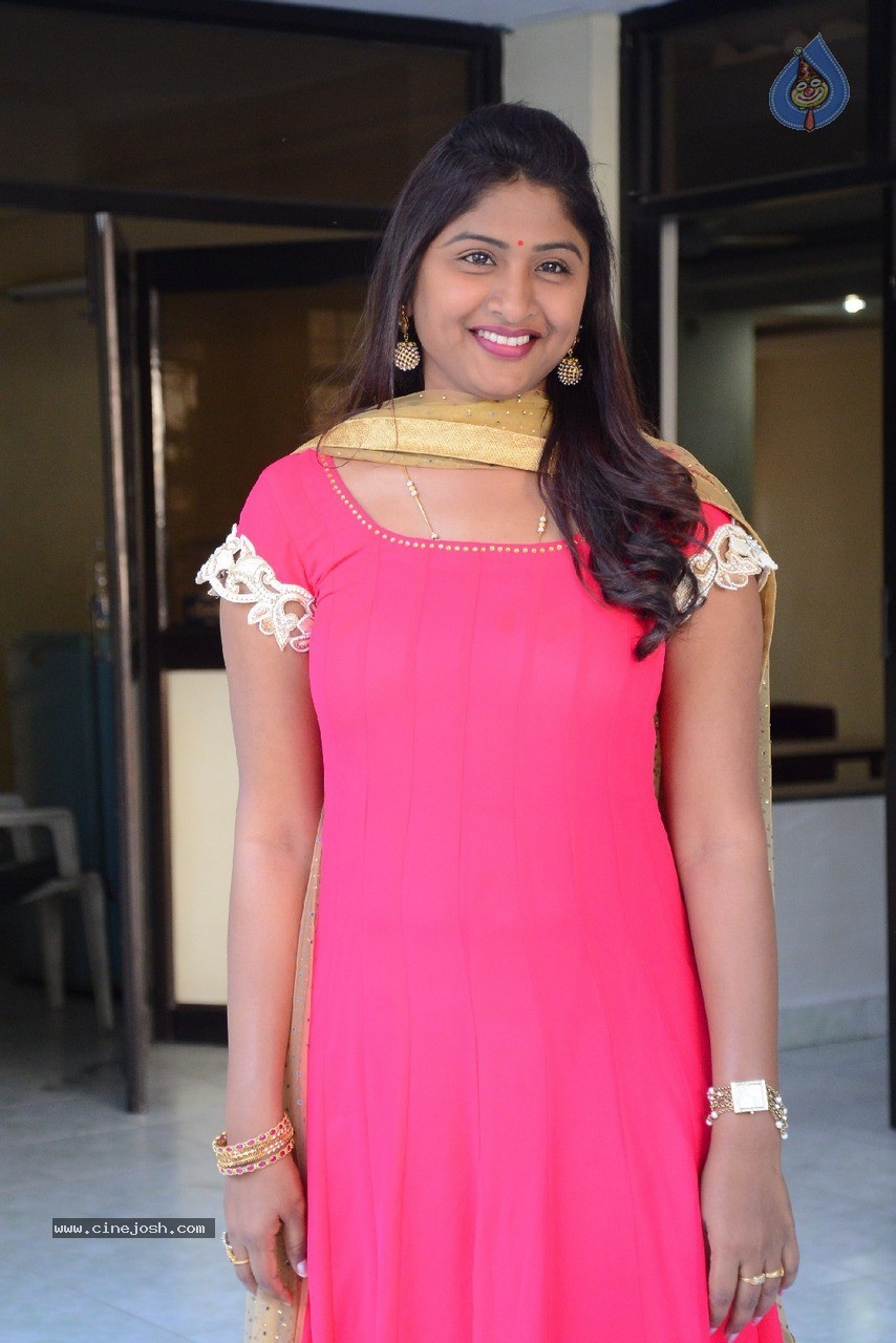 Praveena New Stills - 10 / 41 photos