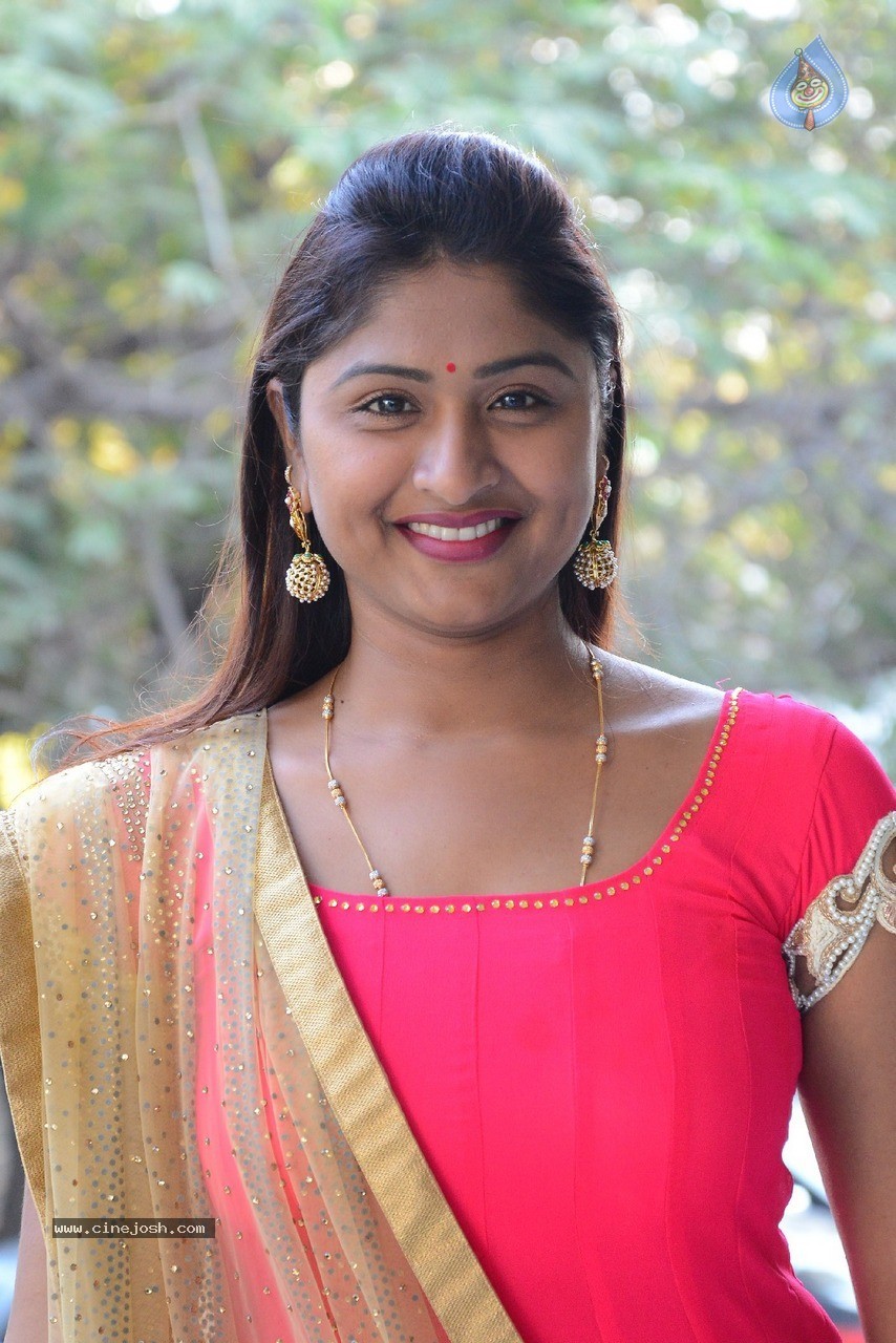 Praveena New Stills - 14 / 41 photos