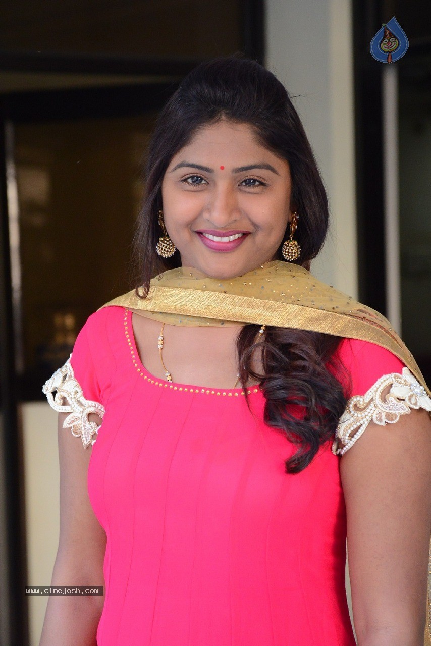 Praveena New Stills - 15 / 41 photos