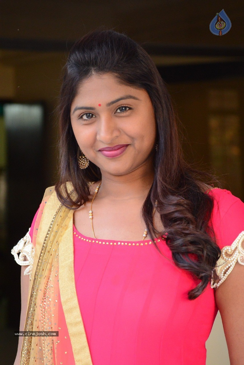 Praveena New Stills - 21 / 41 photos