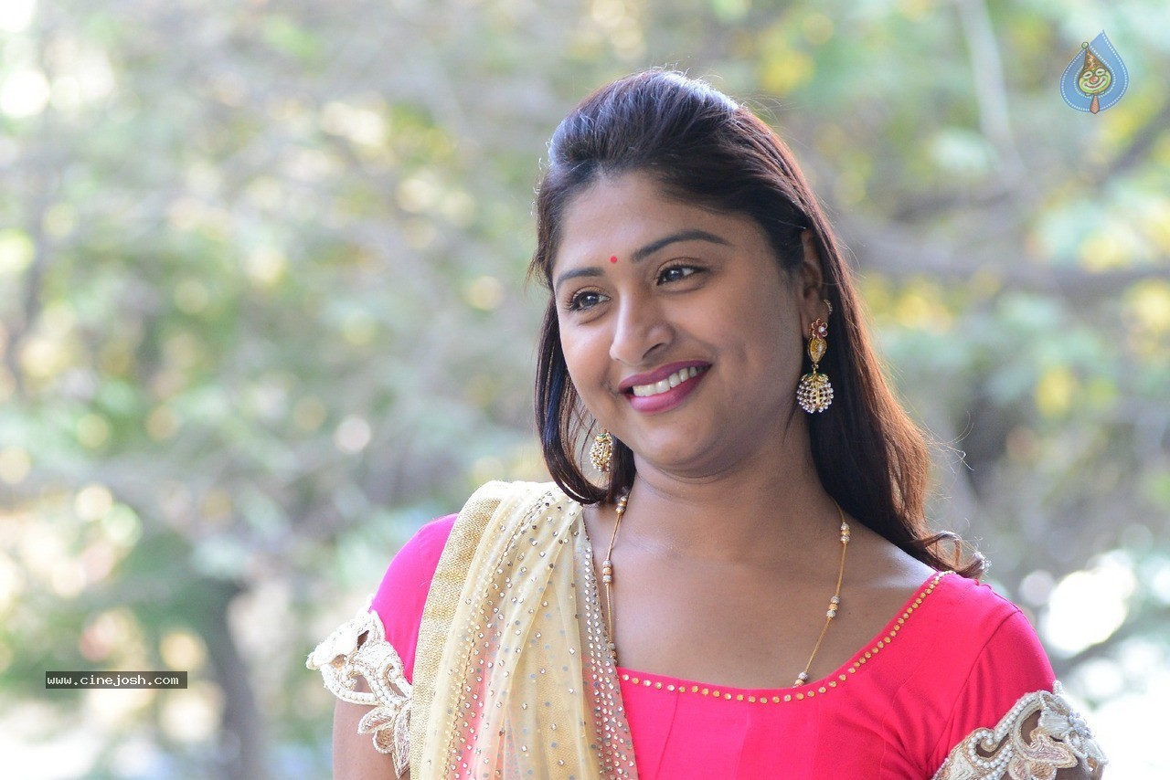 Praveena New Stills - 23 / 41 photos