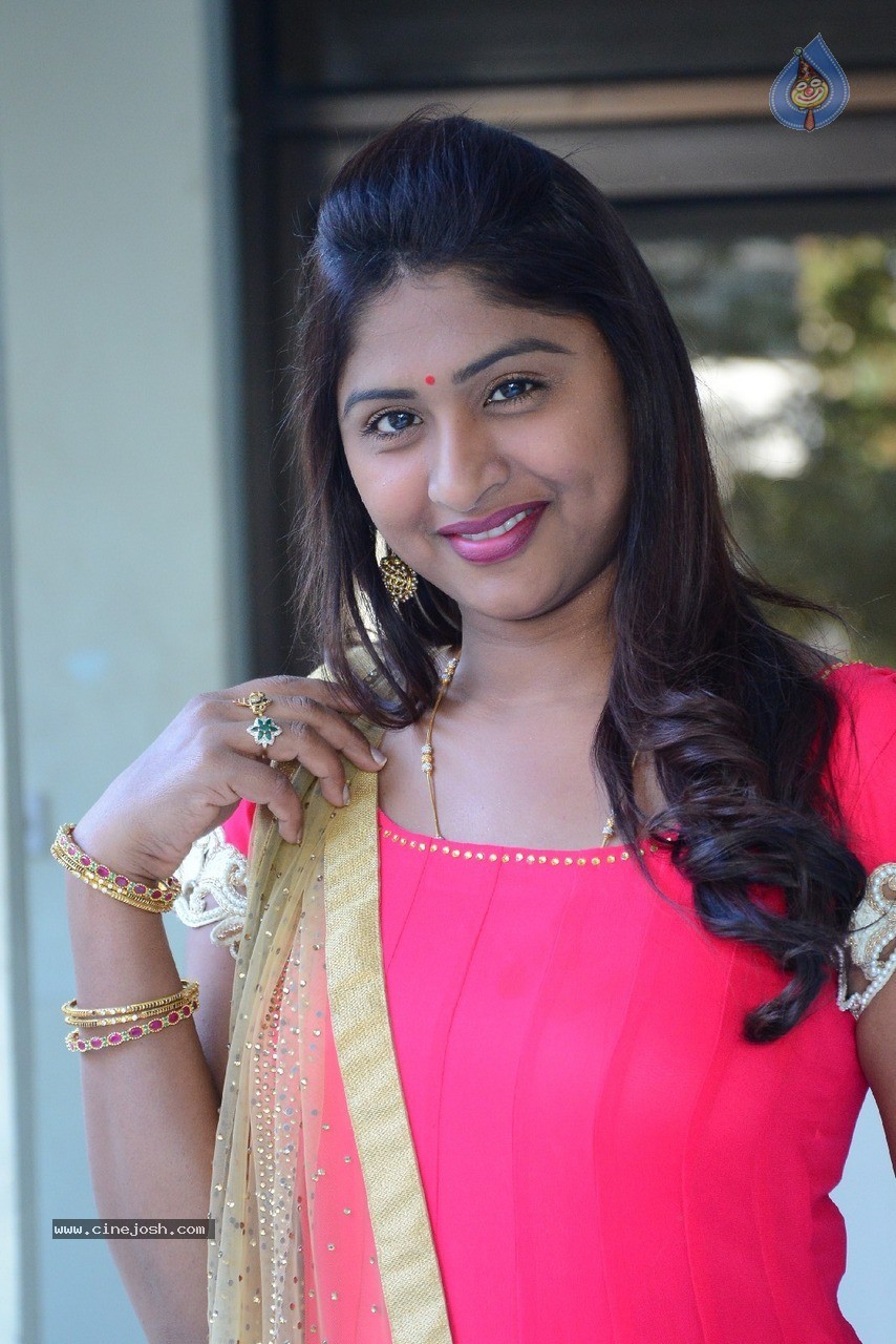 Praveena New Stills - 25 / 41 photos