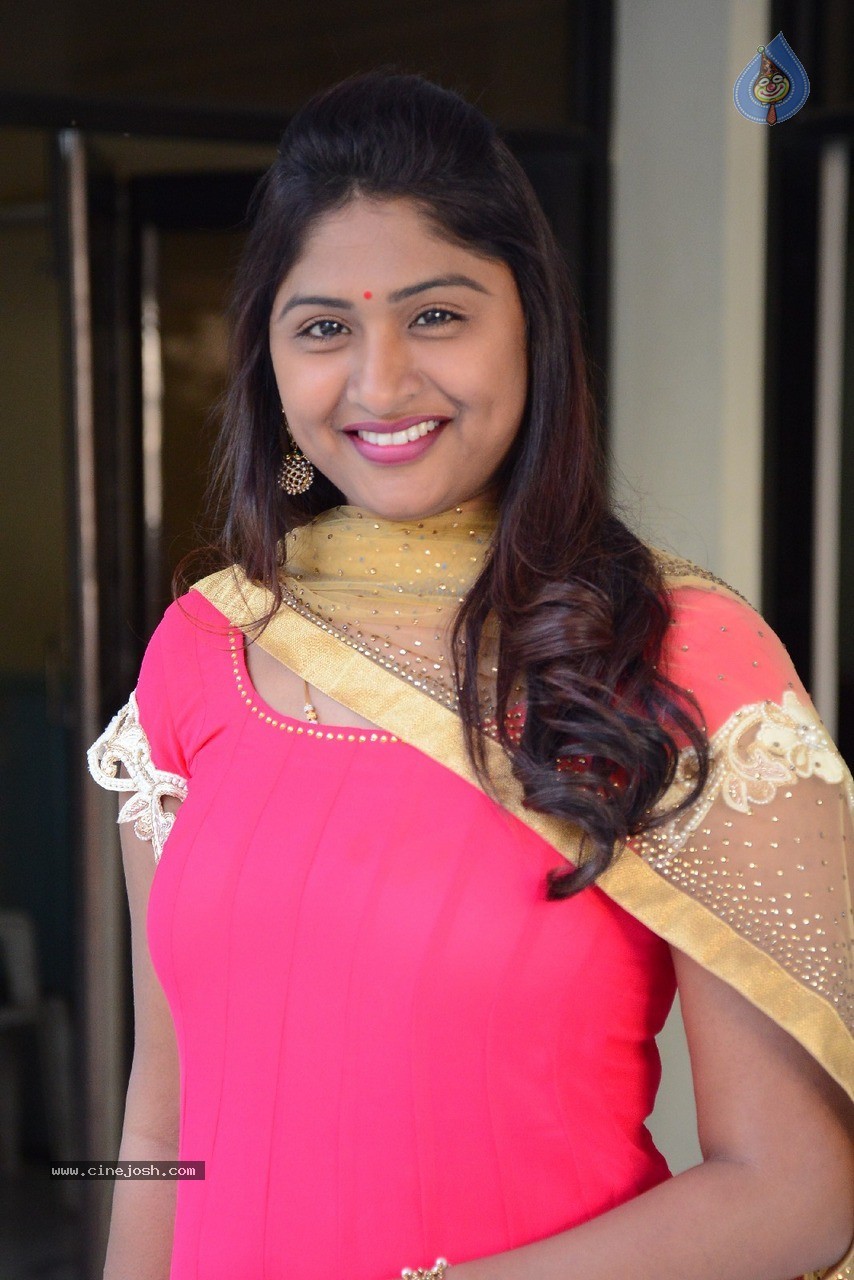 Praveena New Stills - 26 / 41 photos