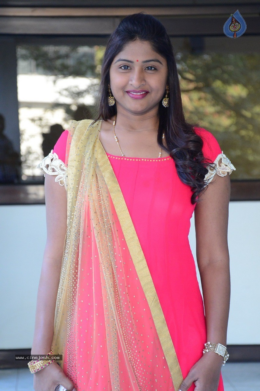 Praveena New Stills - 28 / 41 photos