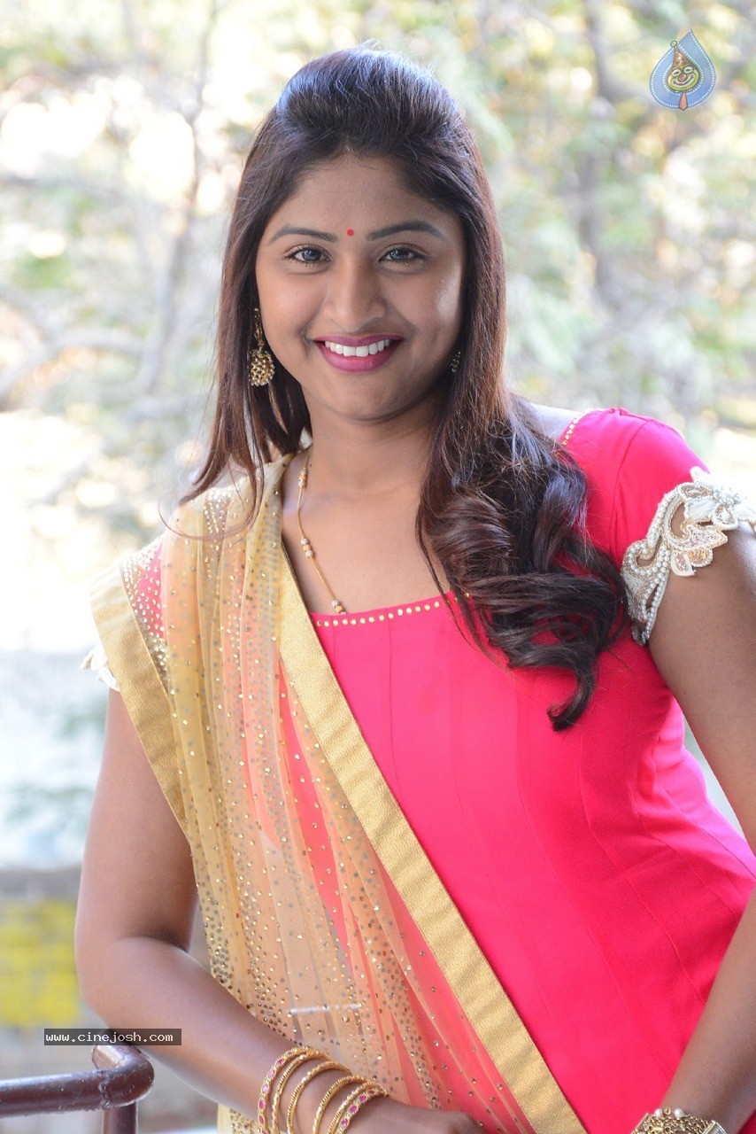 Praveena New Stills - 30 / 41 photos