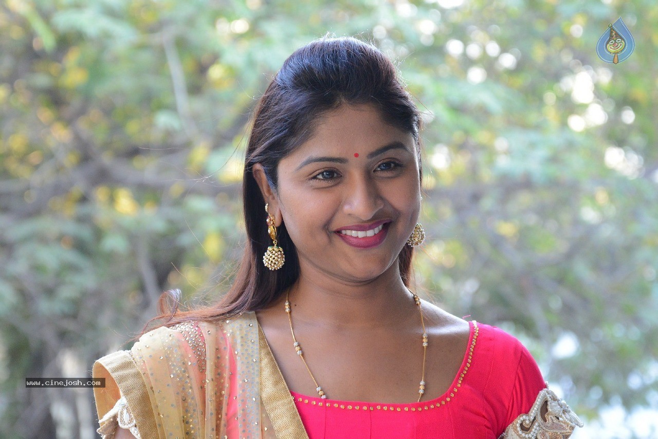 Praveena New Stills - 31 / 41 photos