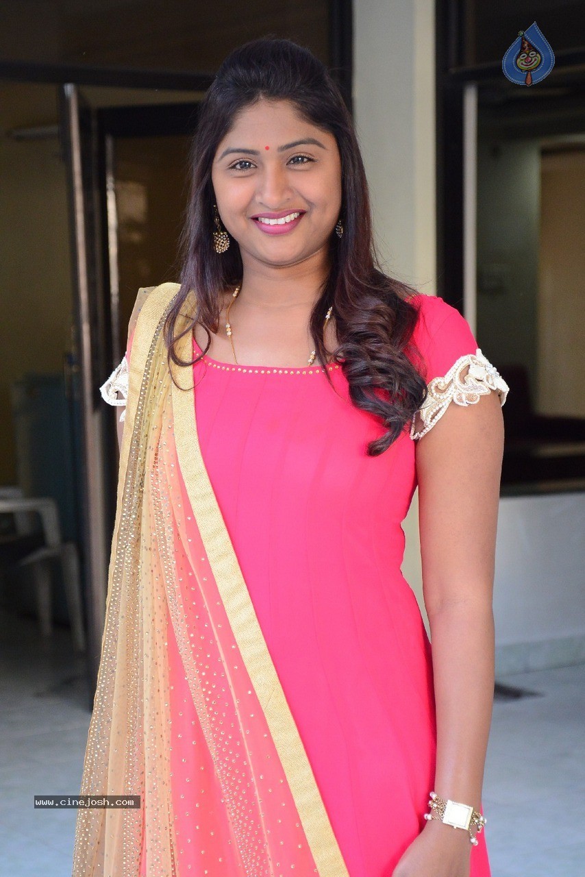 Praveena New Stills - 32 / 41 photos