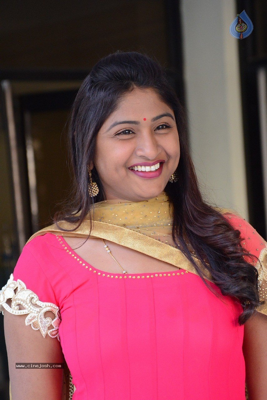 Praveena New Stills - 33 / 41 photos