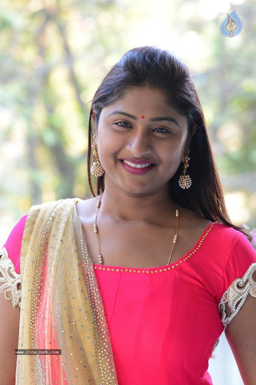 Praveena New Stills - 35 / 41 photos