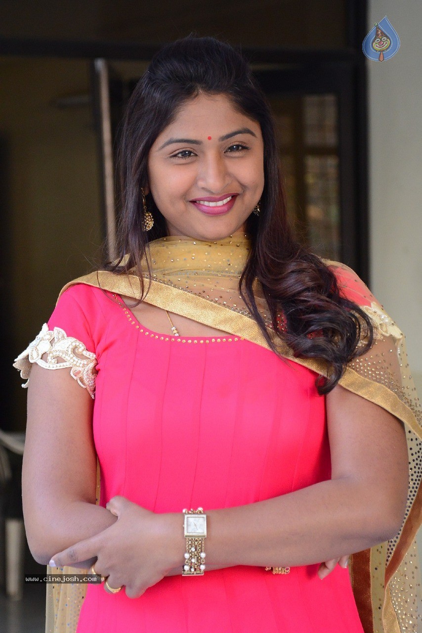 Praveena New Stills - 36 / 41 photos