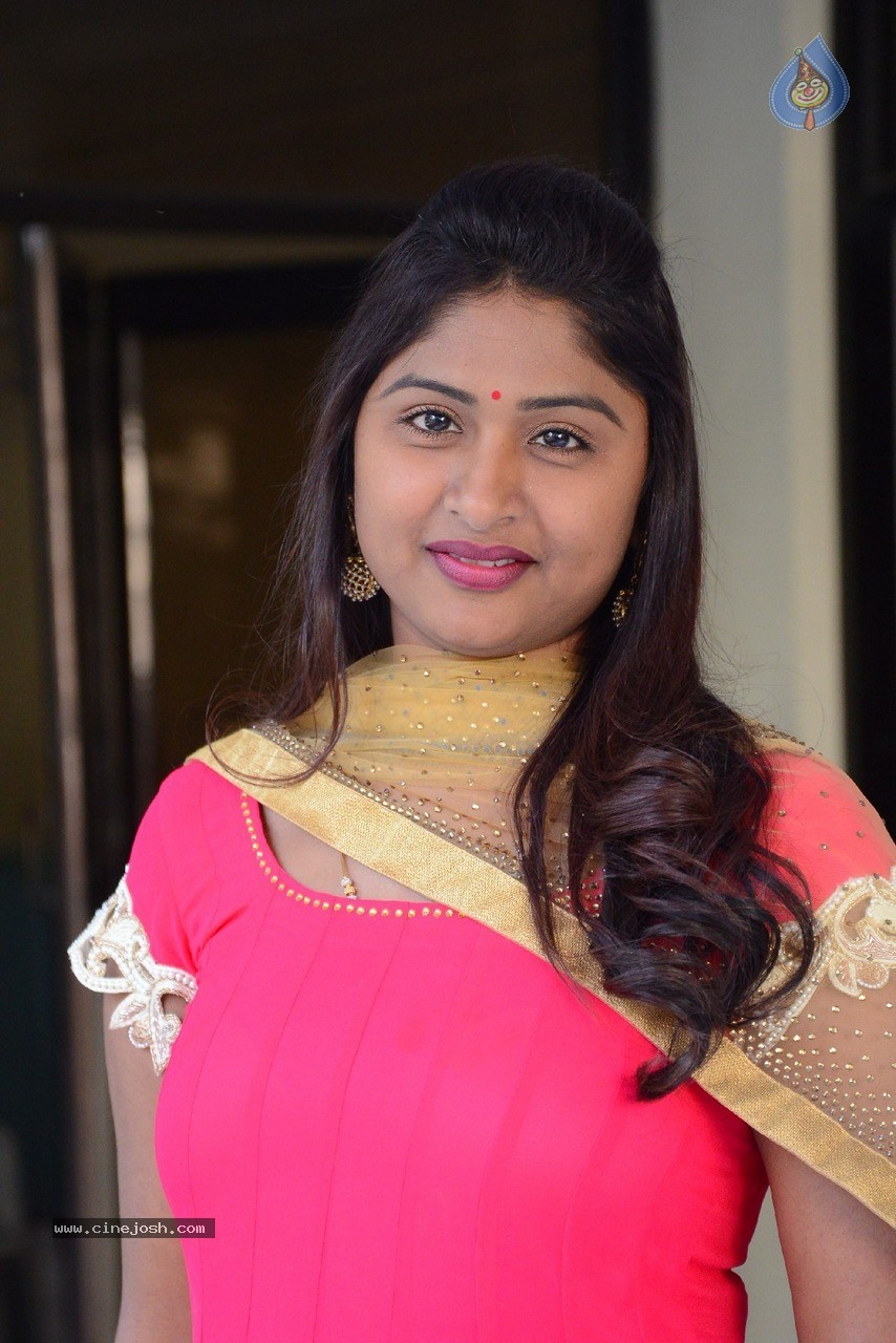 Praveena New Stills - 39 / 41 photos