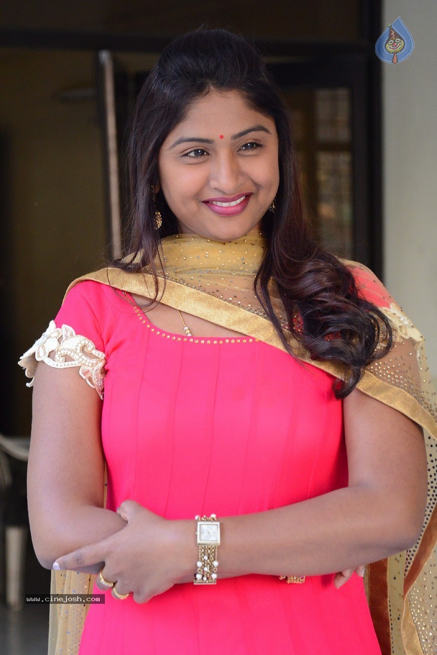 Praveena New Stills - 40 / 41 photos