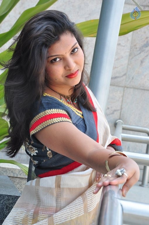 Praveena Photos - 5 / 42 photos