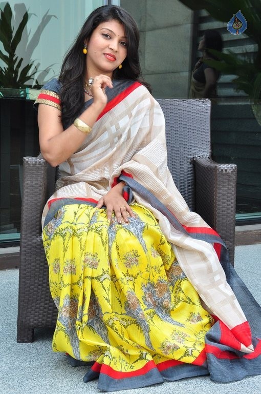 Praveena Photos - 15 / 42 photos