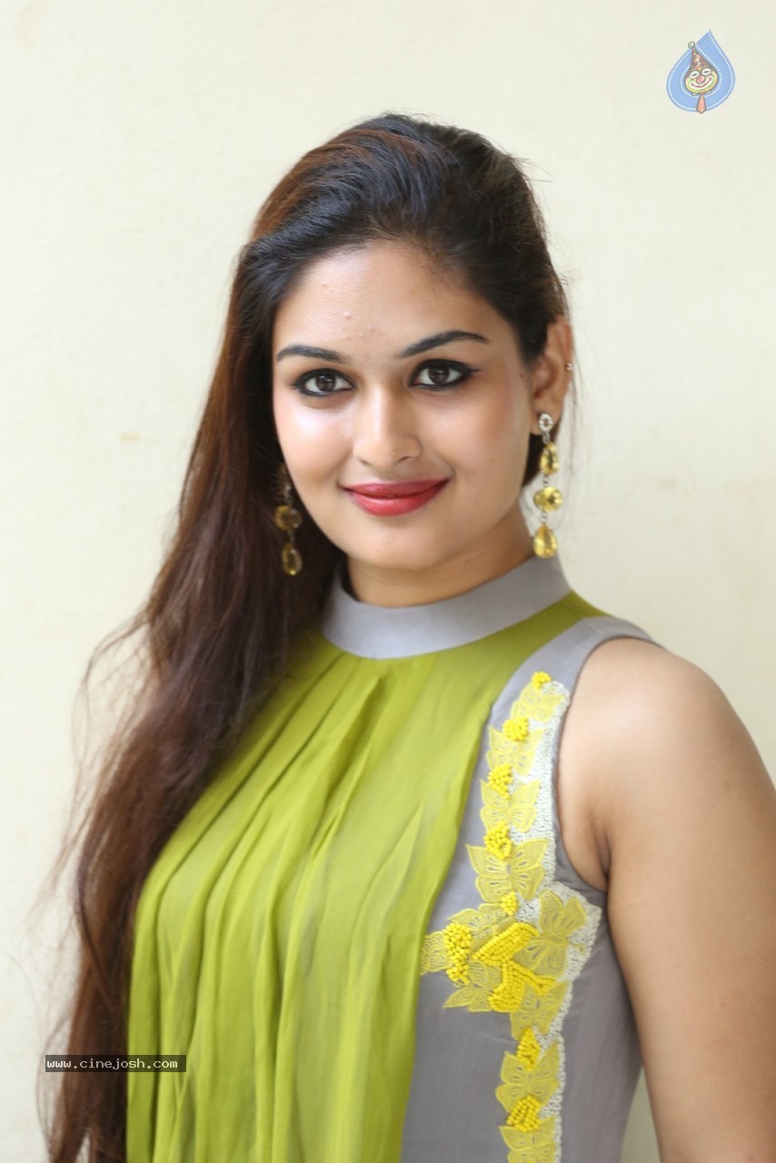 Prayaga Martin Stills - 22 / 54 photos