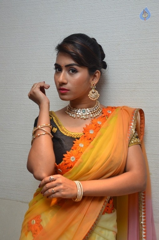 Preeti Latest Stills - 13 / 21 photos