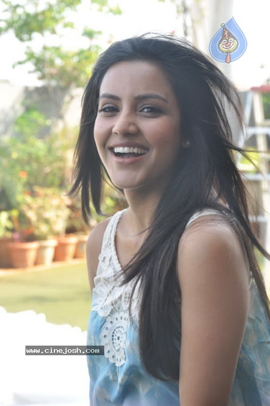 Priya Anand Stills - 25 / 103 photos