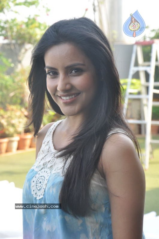 Priya Anand Stills - 59 / 103 photos