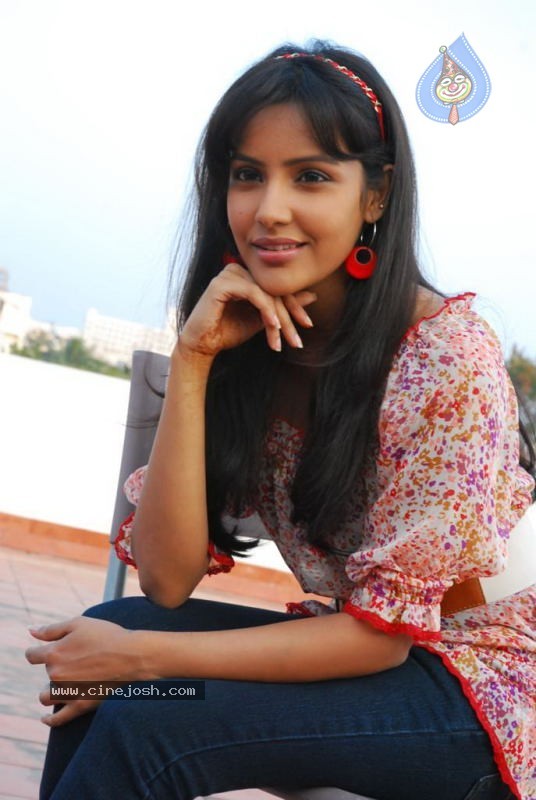 Priya Anand Latest Photos - 17 / 31 photos