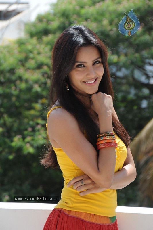 Priya Anand Photo Stills - 49 / 64 photos