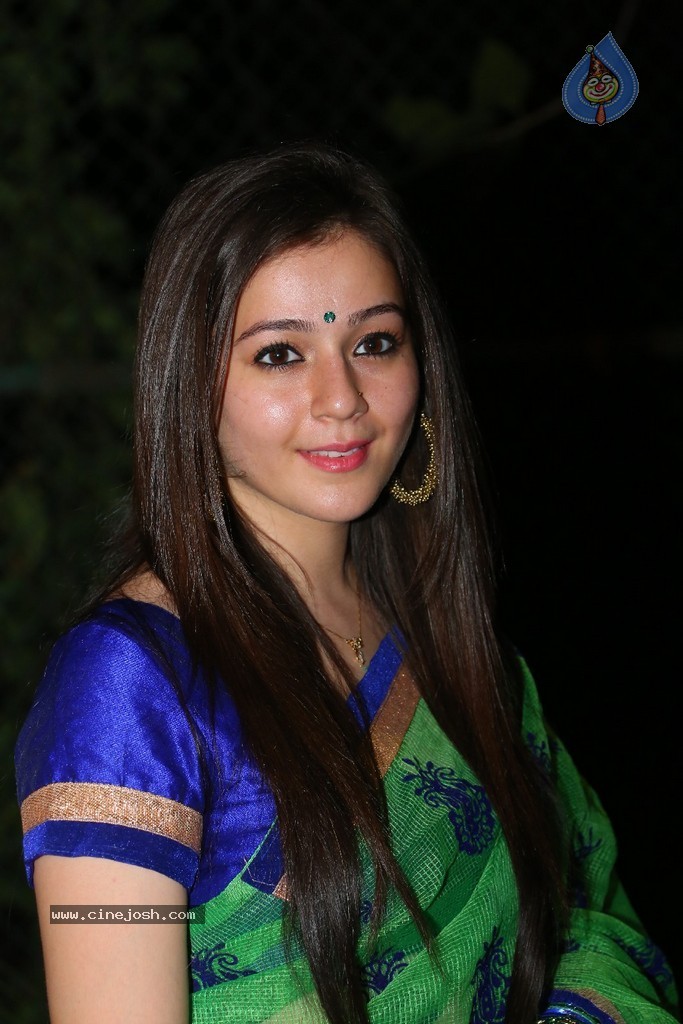 Priyal Gor Stills - 15 / 91 photos