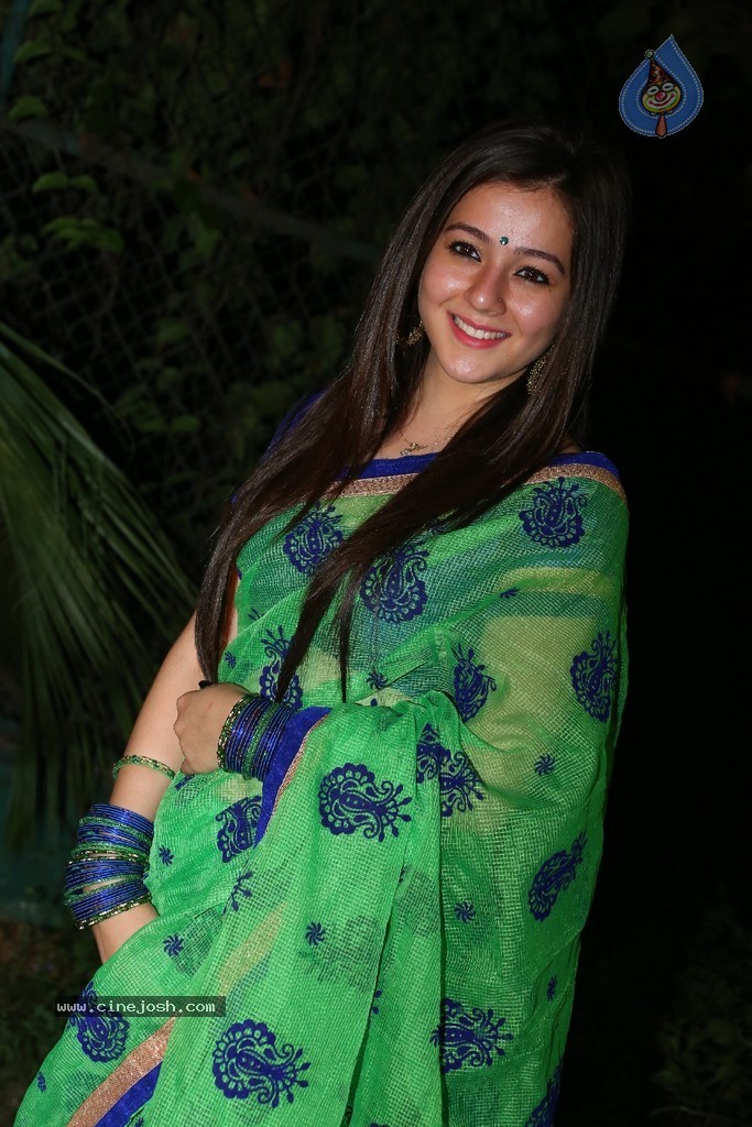 Priyal Gor Stills - 20 / 91 photos