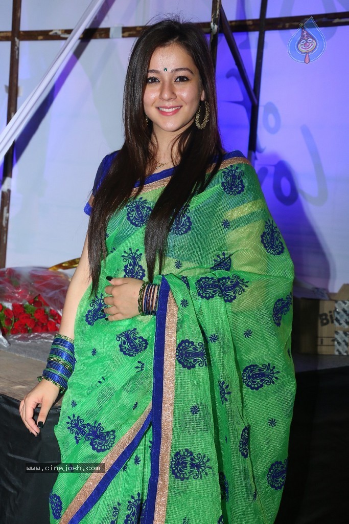 Priyal Gor Stills - 28 / 91 photos