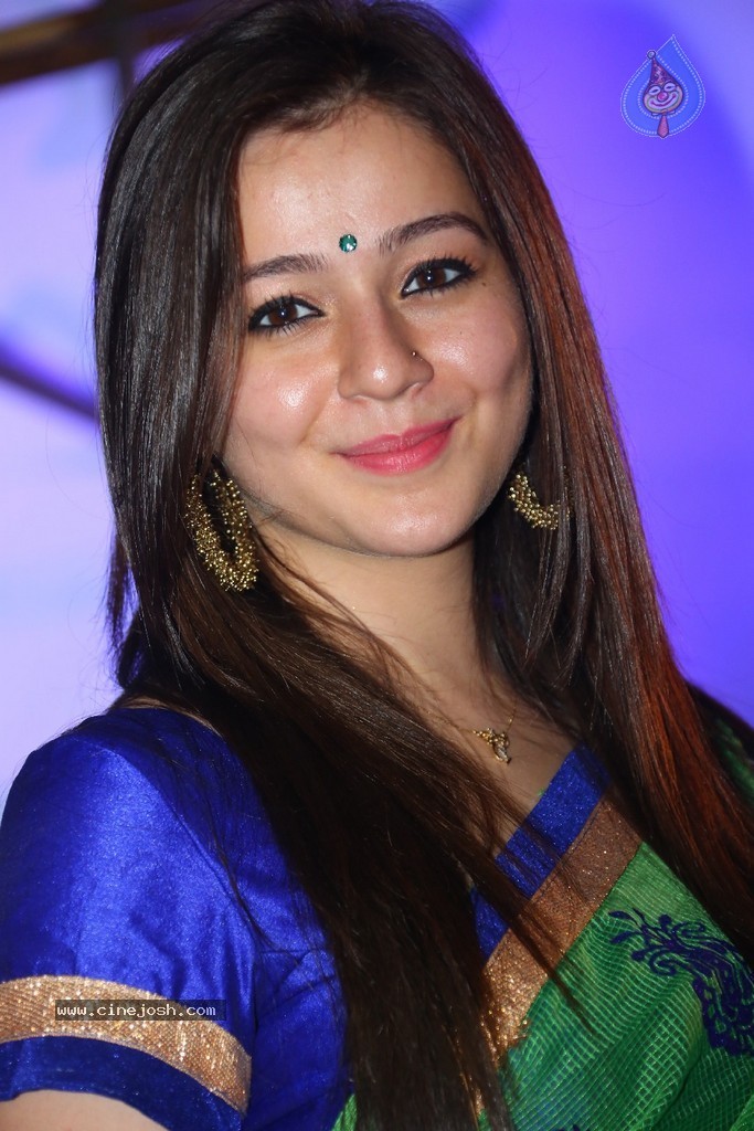 Priyal Gor Stills - 75 / 91 photos