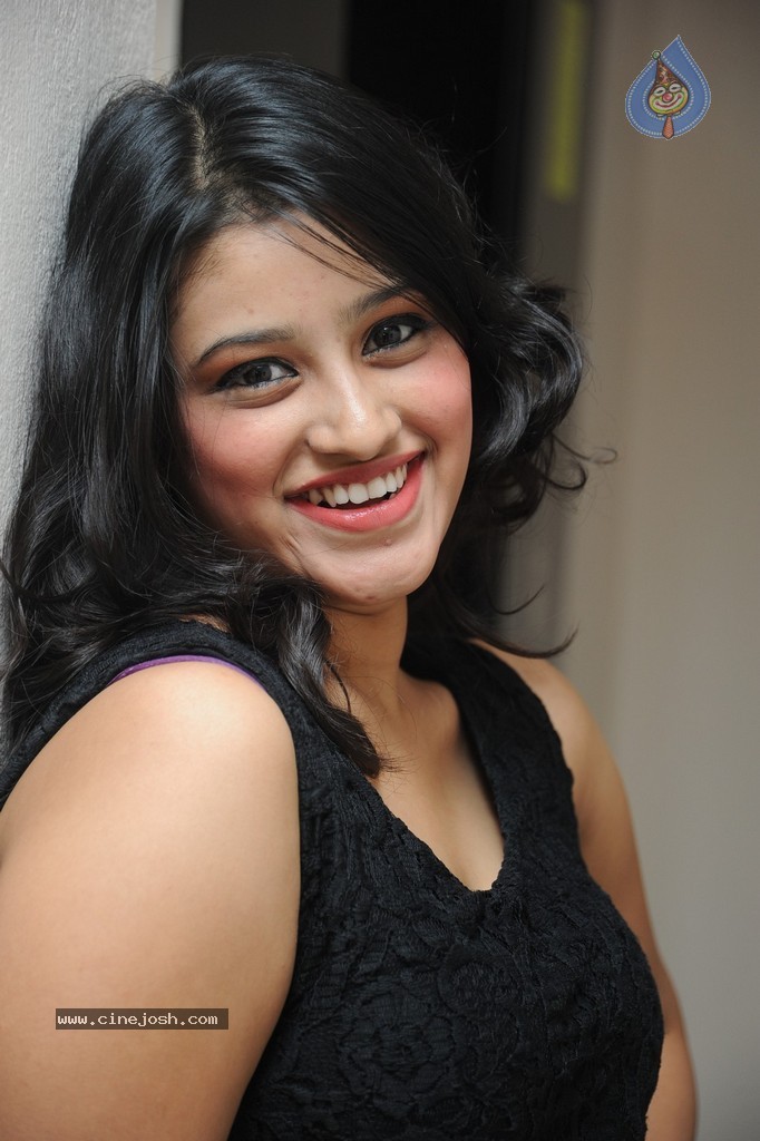 Priya Latest Pics - 14 / 149 photos