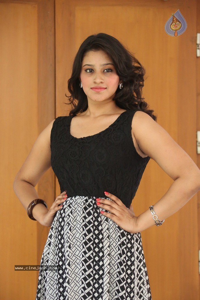 Priya Latest Pics - 57 / 149 photos