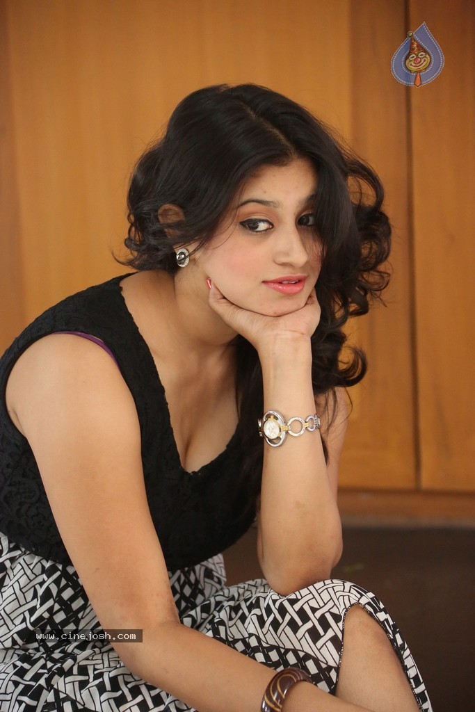 Priya Latest Pics - 75 / 149 photos