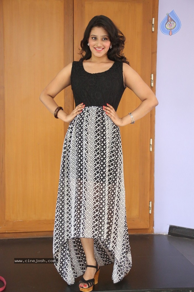 Priya Latest Pics - 86 / 149 photos