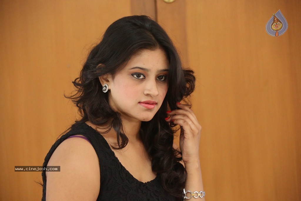 Priya Latest Pics - 96 / 149 photos