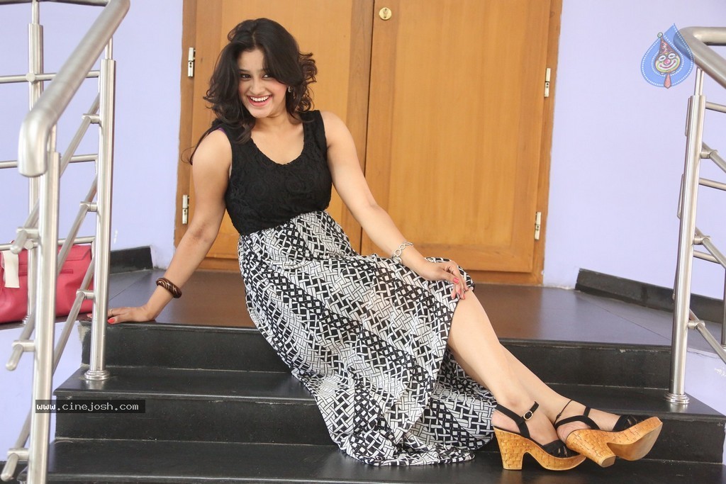 Priya Latest Pics - 105 / 149 photos