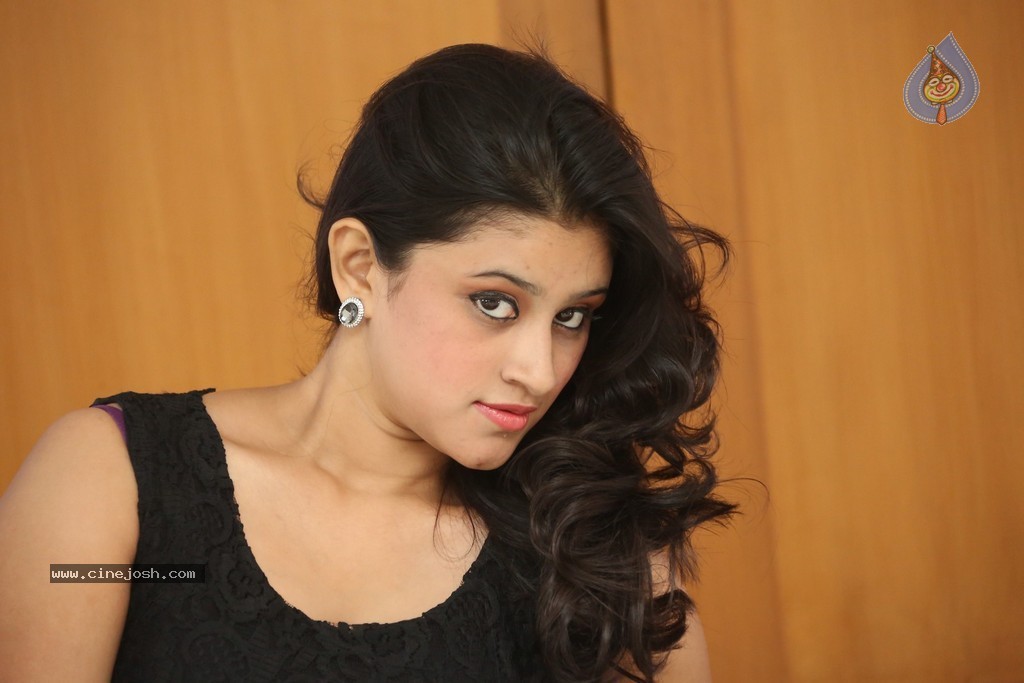 Priya Latest Pics - 106 / 149 photos