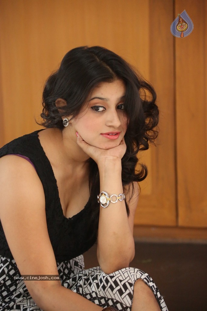 Priya Latest Pics - 136 / 149 photos