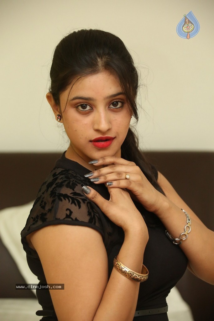 Priya New Photos - 25 / 103 photos