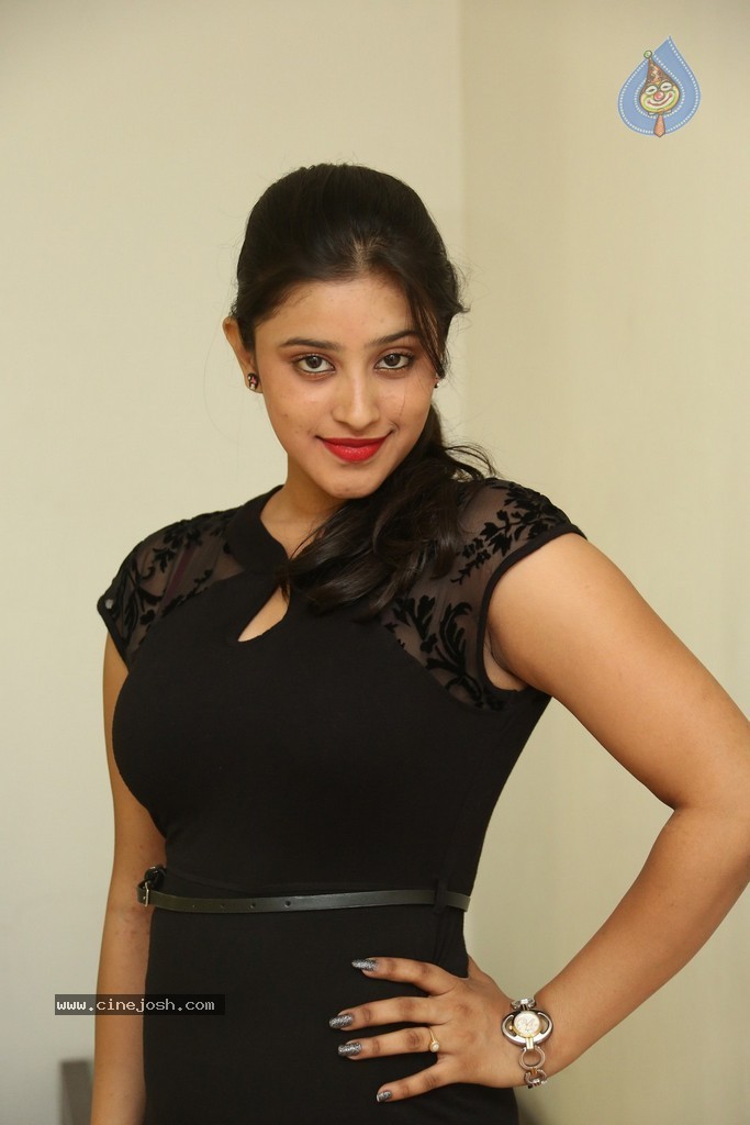 Priya New Photos - 31 / 103 photos